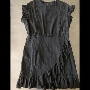 Beautiful black dress XXL but runs more on an XL-L size.
